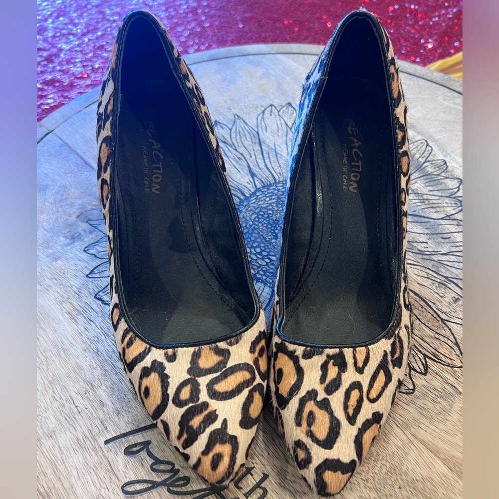 Kenneth Cole reaction wedge calf hair leopard shoes 8 nwot